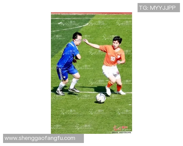 从草根少年到绿茵英雄描绘足球梦想蜕变成耀眼球星的励志之路